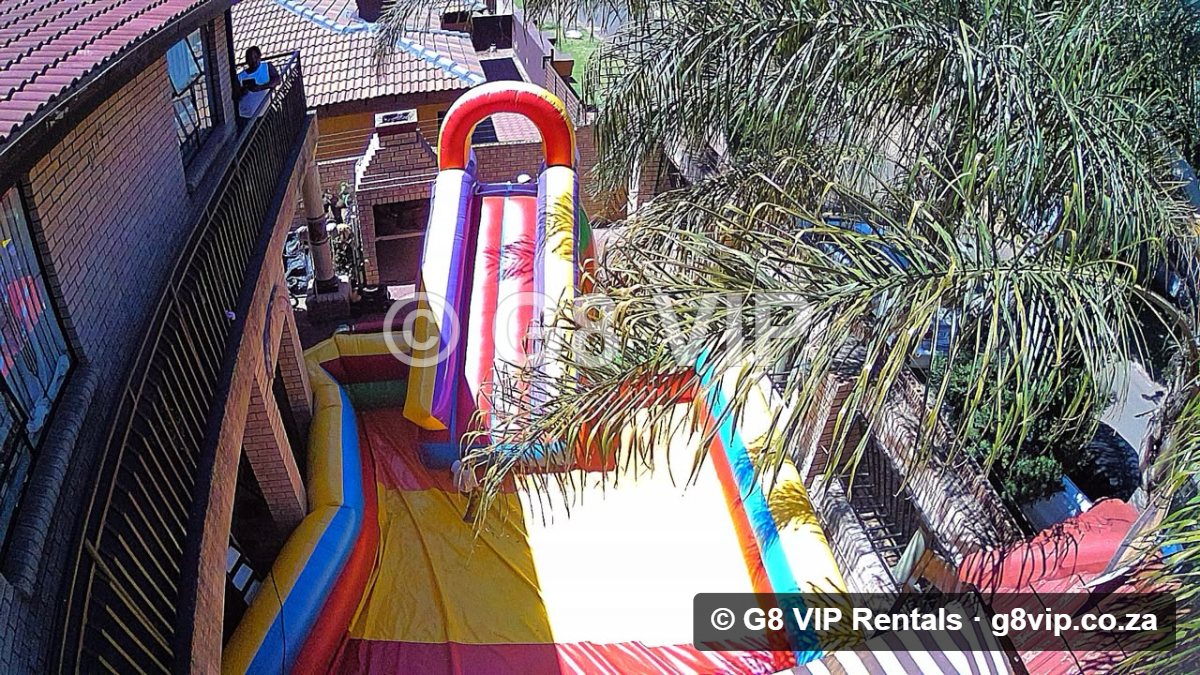 Slide & Pool Castle jumping castle with slide and pool - from above